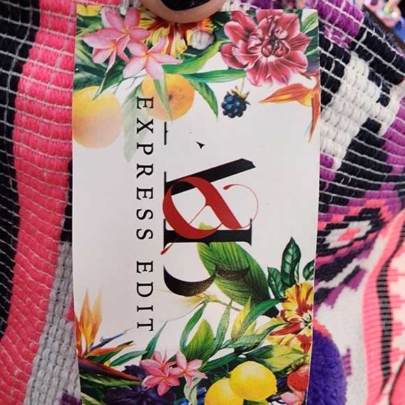 NWT Express Edit XL Tribal Tote - Picture 9 of 16